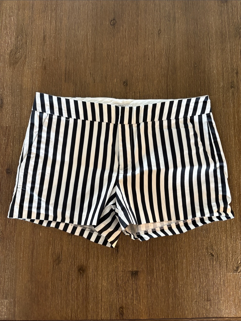 FOREVER 21 Black & White Striped Women’s Shorts